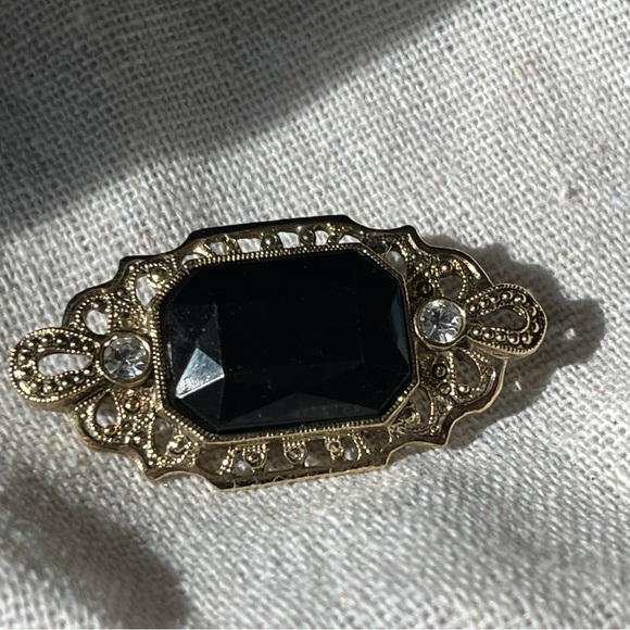 Elegant Black and Gold Brooch - Picture 1 of 2
